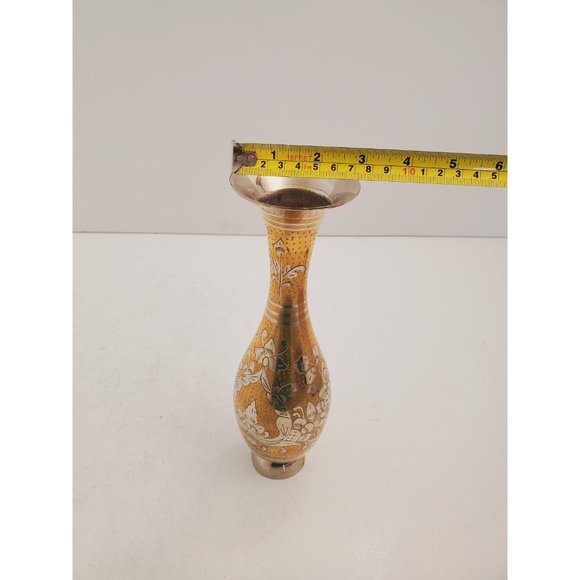 Vintage etched brass vase with flowers design - Picture 9 of 10